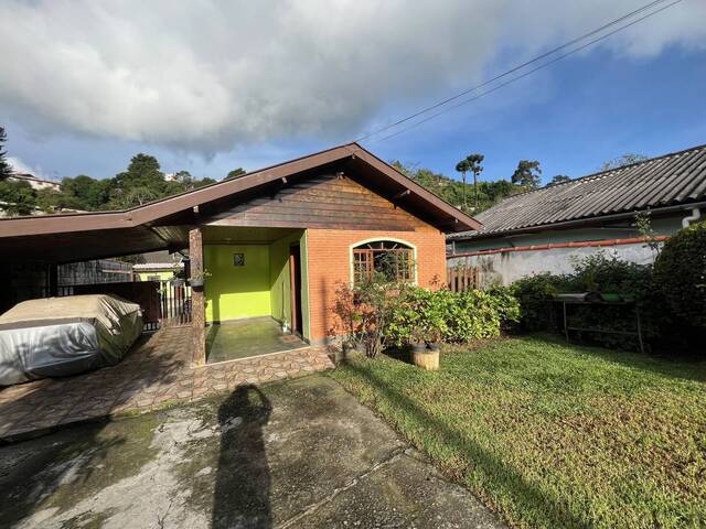 #100 - Casa para Venda em Campos do Jordão - SP